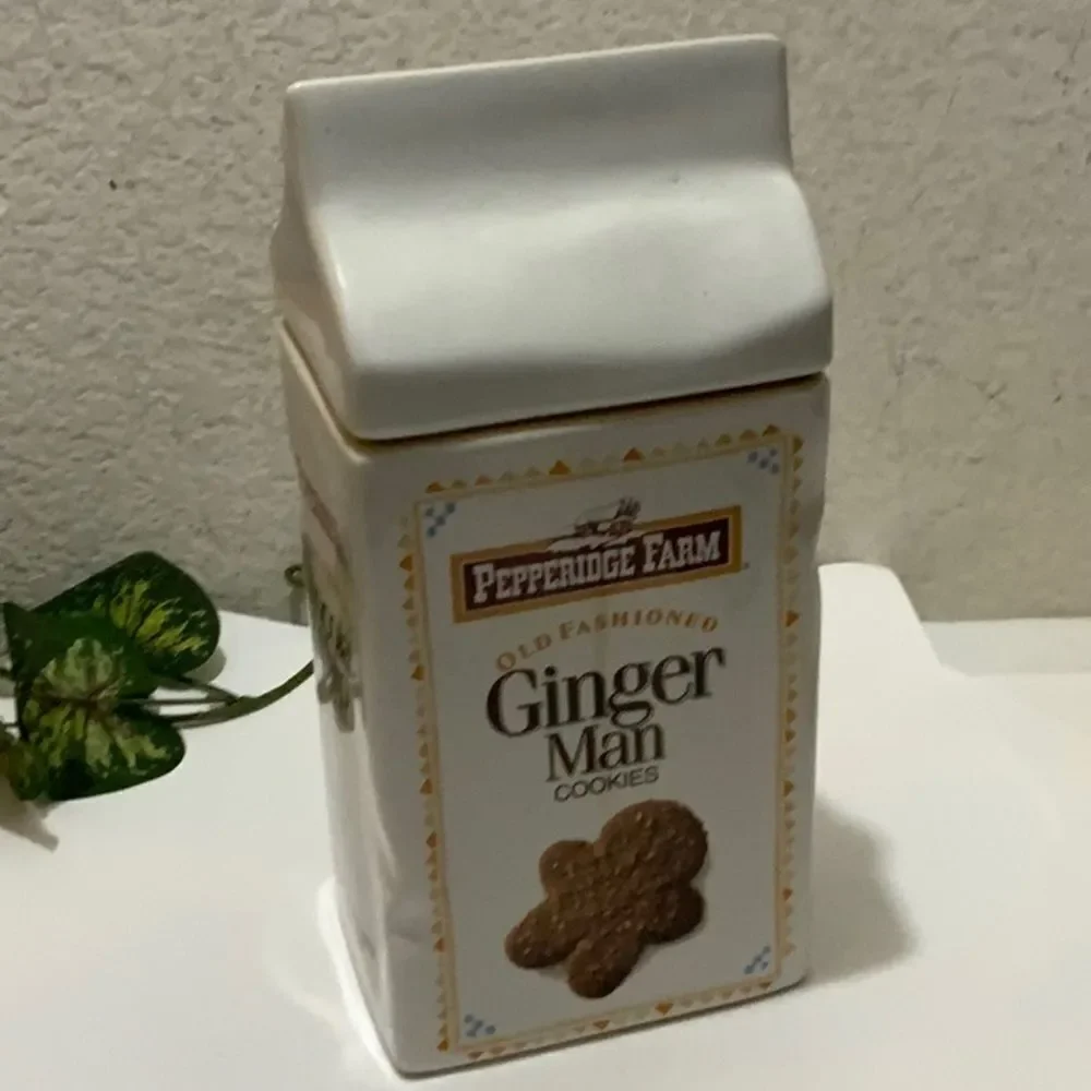 Vintage Pepperidge Farm Chocolate Chip Ginger man Ceramic Cookie Jar Canister